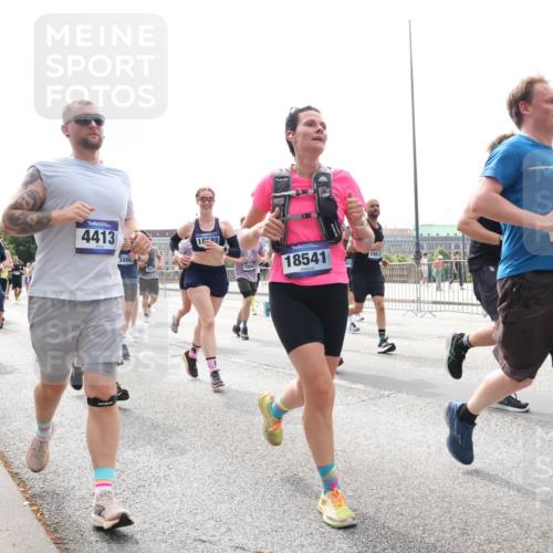 29.06.2025 - hella hamburg halbmarathon Lena Gebhardt http://msf.ph/oto/8286960 29.06.2025 10:36:00 Lombardsbrücke 2001, 4413, 3990, 1888, 10047, 18541, 15612, 943, 1008, 1010, 1036, 1108, 1183, 1336, 1730, 1775, 1780, 1786, 1835, 2352, 2425, 2520, 2787, 2811, 2827, 2870, 3243, 3401, 3598, 3699, 3741, 3877, 3990, 4245, 4326, 4413, 4798, 4902, 4937, 5147, 5246, 5666, 6021, 6092, 6093, 6184, 6381, 6417, 6845, 6867, 6896, 7086, 7111, 7140, 7275, 7304, 7382, 7575, 7576, 8333, 8356, 8581, 8947, 9342, 9432, 9803, 9806, 9819, 10652, 12026, 12408 meine-sportfotos.de