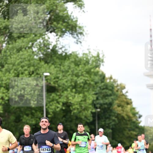 29.06.2025 - hella hamburg halbmarathon Dr. Thomas Lammeyer http://msf.ph/oto/8286976 29.06.2025 10:37:06 Kennedybrücke 1078, 1199, 1237, 1373, 1647, 1732, 1879, 2059, 2384, 2838, 2959, 3221, 3391, 3422, 3653, 3660, 3670, 3708, 4030, 4096, 4446, 4555, 5110, 5156, 5581, 6861, 7135, 7749, 7750, 8170, 8175, 8595, 8839, 9034, 9289, 9471, 9542, 9768, 9780, 9812, 10002, 10770 meine-sportfotos.de