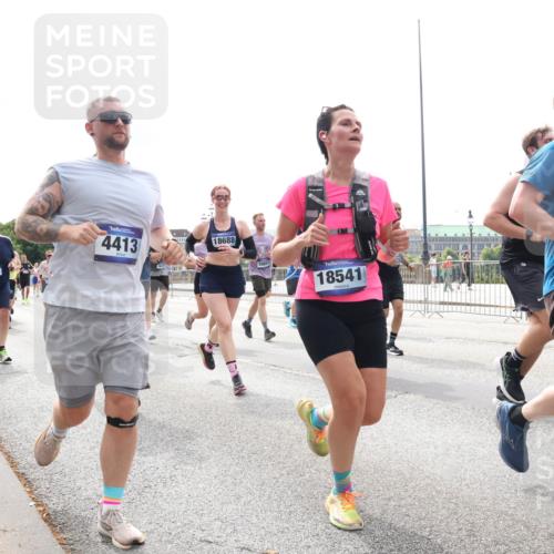 29.06.2025 - hella hamburg halbmarathon Lena Gebhardt http://msf.ph/oto/8286992 29.06.2025 10:36:00 Lombardsbrücke 2001, 4413, 18688, 18541, 45, 1008, 1010, 1036, 1108, 1183, 1336, 1730, 1775, 1780, 1786, 1835, 2352, 2425, 2520, 2787, 2811, 2827, 2870, 3243, 3401, 3598, 3699, 3741, 3877, 3990, 4245, 4326, 4413, 4798, 4902, 4937, 5147, 5246, 5666, 6021, 6092, 6093, 6184, 6381, 6417, 6845, 6867, 6896, 7086, 7111, 7140, 7275, 7304, 7382, 7575, 7576, 8333, 8356, 8581, 8947, 9342, 9432, 9803, 9806, 9819, 10652, 12026, 12408 meine-sportfotos.de