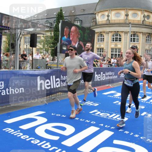 29.06.2025 - hella hamburg halbmarathon Michael Strokosch http://msf.ph/oto/8286997 29.06.2025 10:55:40 Ziel 1120, 1143, 2955, 2982, 3037, 4897, 8573, 8618, 11039, 11554, 11568, 12196, 12515, 12544, 13267, 14592, 14909, 15896, 16110, 17615, 18064 meine-sportfotos.de