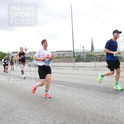 29.06.2025 - hella hamburg halbmarathon Lena Gebhardt http://msf.ph/oto/8287018 29.06.2025 10:55:28 Lombardsbrücke 19199, 5483, 16533, 1013, 1616, 1873, 1917, 2090, 2452, 3101, 3115, 3157, 3244, 3274, 3577, 4039, 4628, 5040, 5220, 5222, 5483, 5487, 5575, 6395, 6396, 6944, 7219, 7238, 7548, 7680, 7766, 8403, 8519, 8527, 8626, 8648, 9614, 9618, 9857, 9858, 9956, 10094, 10436, 10438, 10458, 10559, 10593, 10686, 10885, 11109, 11737, 11788, 11908, 12147, 12148, 12695, 12902, 13098, 13230, 13548, 14515, 14727, 15152, 15160, 16385 meine-sportfotos.de