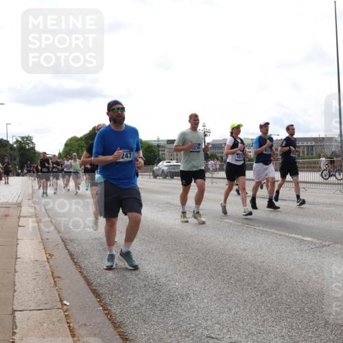 29.06.2025 - hella hamburg halbmarathon Lena Gebhardt http://msf.ph/oto/8287058 29.06.2025 10:20:57 Lombardsbrücke 236, 9011, 247, 18141, 292, 1011, 1028, 1266, 1471, 1658, 2053, 2101, 2325, 2383, 2834, 2923, 2945, 2956, 2986, 3161, 3247, 3453, 3733, 3781, 3813, 4082, 4166, 4288, 4350, 4422, 4754, 4869, 5041, 5061, 5181, 5625, 5767, 6275, 6308, 6608, 7228, 7608, 8113, 8724, 8726, 8940, 9005, 9011, 9108, 9236, 9501, 9722, 9981, 10050, 10350, 10585, 10602, 11100, 11145, 11698, 11995, 12175, 12694, 12844, 13057, 13508 meine-sportfotos.de