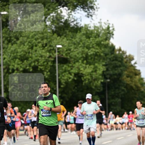 29.06.2025 - hella hamburg halbmarathon Dr. Thomas Lammeyer http://msf.ph/oto/8287072 29.06.2025 10:37:08 Kennedybrücke 1078, 1199, 1237, 1373, 1647, 1732, 1879, 2059, 2384, 2838, 2959, 3221, 3391, 3422, 3653, 3660, 3670, 3708, 4030, 4096, 4446, 4555, 5110, 5156, 5581, 6861, 7135, 7749, 7750, 8170, 8175, 8595, 8839, 9034, 9289, 9471, 9768, 9780, 9812, 10002, 10770 meine-sportfotos.de