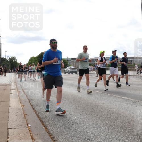 29.06.2025 - hella hamburg halbmarathon Lena Gebhardt http://msf.ph/oto/8287103 29.06.2025 10:20:57 Lombardsbrücke 236, 247, 18141, 9011, 1011, 1028, 1266, 1471, 1658, 2053, 2101, 2325, 2383, 2834, 2923, 2945, 2956, 2986, 3161, 3247, 3453, 3733, 3781, 3813, 4082, 4166, 4288, 4350, 4422, 4754, 4869, 5041, 5061, 5181, 5625, 5767, 6275, 6308, 6608, 7228, 7608, 8113, 8724, 8726, 8940, 9005, 9011, 9108, 9236, 9501, 9722, 9981, 10050, 10350, 10585, 10602, 11100, 11145, 11698, 11995, 12175, 12694, 12844, 13057, 13508 meine-sportfotos.de