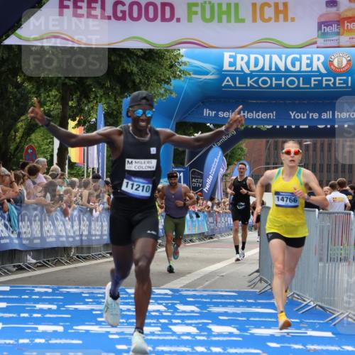 29.06.2025 - hella hamburg halbmarathon Strokosch-Dieckow http://msf.ph/oto/8287108 29.06.2025 10:20:50 Ziel 11210, 14766, 16988, 17402, 19075 meine-sportfotos.de