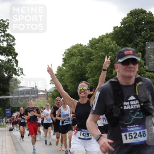 29.06.2025 - hella hamburg halbmarathon Jannik Wohlers http://msf.ph/oto/8287144 29.06.2025 10:35:44 Lombardsbrücke 1008, 1010, 1036, 1183, 1775, 1780, 1835, 2520, 2870, 3401, 3699, 3741, 3877, 4245, 4326, 4798, 4937, 5246, 5666, 6092, 6093, 6184, 6417, 6896, 7086, 7111, 7140, 7275, 7575, 7576, 8356, 8581, 8947, 9978, 10146, 10577, 11010, 11187, 11198, 11979, 12342, 12343, 12660, 12661, 13422, 13492, 13600, 13602, 13679, 14134, 14189, 14249, 14251, 14955, 15075, 15078, 15248, 15370, 15587, 15612, 15617, 15618, 15676, 15677, 15827, 15830, 15876, 16570, 16571, 17635 meine-sportfotos.de