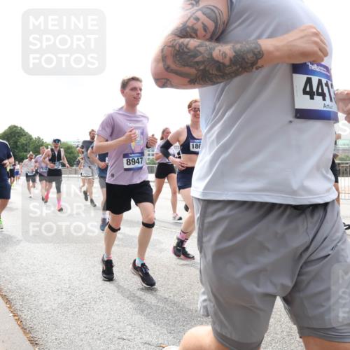 29.06.2025 - hella hamburg halbmarathon Lena Gebhardt http://msf.ph/oto/8287147 29.06.2025 10:36:01 Lombardsbrücke 2001, 4798, 8947, 186, 441, 1008, 1010, 1036, 1108, 1183, 1336, 1730, 1775, 1780, 1786, 1835, 2352, 2425, 2520, 2787, 2811, 2827, 2870, 3243, 3401, 3404, 3598, 3699, 3741, 3877, 3990, 4245, 4326, 4413, 4798, 4902, 4937, 5147, 5246, 5666, 5809, 6021, 6092, 6093, 6184, 6381, 6417, 6845, 6867, 6896, 7086, 7111, 7140, 7275, 7304, 7382, 7575, 7576, 8333, 8356, 8581, 8947, 9342, 9432, 9803, 9806, 9819, 10652, 12026, 12408 meine-sportfotos.de