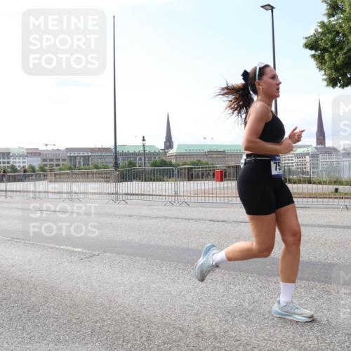 29.06.2025 - hella hamburg halbmarathon Lena Gebhardt http://msf.ph/oto/8287209 29.06.2025 10:11:47 Lombardsbrücke 1328, 1531, 1866, 1992, 3363, 4227, 5379, 5605, 7571, 8115, 8368, 8807, 8810, 9191, 9428, 10042, 10372, 10409, 10428, 11321, 11507, 11537, 11581, 11755, 11917, 12286, 12473, 13171, 13177, 13203, 13542, 13939, 13958, 14008, 14384, 15797, 15945, 16976, 17080, 17638, 17774, 17787, 17866, 18261, 18278, 18382, 18395, 18655, 19172 meine-sportfotos.de