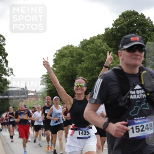 29.06.2025 - hella hamburg halbmarathon Jannik Wohlers http://msf.ph/oto/8287230 29.06.2025 10:35:44 Lombardsbrücke 1008, 1010, 1036, 1183, 1775, 1780, 1835, 2520, 2870, 3401, 3699, 3741, 3877, 4245, 4326, 4798, 4937, 5246, 5666, 6092, 6093, 6184, 6417, 6896, 7086, 7111, 7140, 7275, 7575, 7576, 8356, 8581, 8947, 9978, 10146, 10577, 11010, 11187, 11198, 11979, 12342, 12343, 12660, 12661, 13422, 13492, 13600, 13602, 13679, 14134, 14189, 14249, 14251, 14955, 15075, 15078, 15248, 15370, 15587, 15612, 15617, 15618, 15676, 15677, 15827, 15830, 15876, 16570, 16571, 17635 meine-sportfotos.de