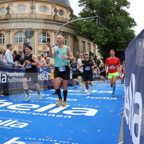 29.06.2025 - hella hamburg halbmarathon Strokosch-Dieckow http://msf.ph/oto/8287236 29.06.2025 10:48:23 Ziel 1537, 3747, 5129, 5362, 5528, 6081, 6923, 7367, 8216, 9262, 9770, 10860, 11451, 11467, 12149, 12549, 12690, 12840, 13962, 14033, 14990, 15735, 15808, 17395, 17745, 17855, 17982, 18251, 18790, 18923, 18963 meine-sportfotos.de