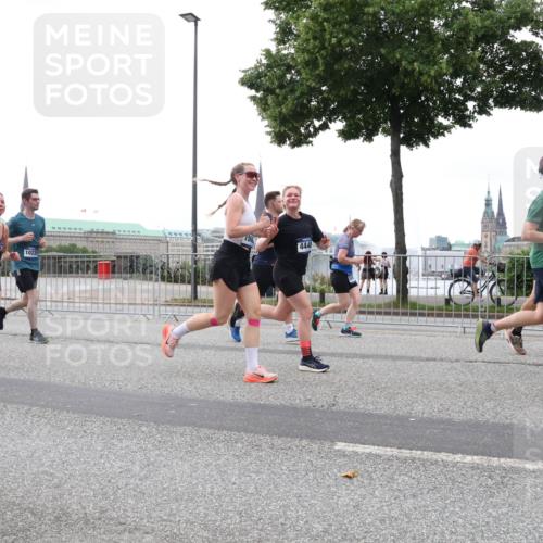 29.06.2025 - hella hamburg halbmarathon Lena Gebhardt http://msf.ph/oto/8287257 29.06.2025 10:46:37 Lombardsbrücke 1363, 1371, 1375, 1429, 1465, 1532, 1608, 1720, 1837, 1999, 2162, 2320, 2500, 2697, 3277, 3406, 3407, 3410, 3469, 3734, 3823, 4119, 4202, 4296, 4342, 4355, 4448, 4604, 5697, 5700, 5854, 6068, 6124, 6161, 6740, 7303, 7364, 7368, 7374, 7412, 7767, 7827, 7960, 7983, 8047, 8477, 8551, 8553, 8700, 9129, 9337, 9445, 9691, 10153, 10230, 11361, 11910, 12298, 12333, 12507, 12522, 13969, 14261, 15852, 16882, 16987 meine-sportfotos.de
