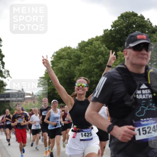 29.06.2025 - hella hamburg halbmarathon Jannik Wohlers http://msf.ph/oto/8287275 29.06.2025 10:35:44 Lombardsbrücke 1008, 1010, 1036, 1183, 1775, 1780, 1835, 2520, 2870, 3401, 3699, 3741, 3877, 4245, 4326, 4798, 4937, 5246, 5666, 6092, 6093, 6184, 6417, 6896, 7086, 7111, 7140, 7275, 7575, 7576, 8356, 8581, 8947, 9978, 10146, 10577, 11010, 11187, 11198, 11979, 12342, 12343, 12660, 12661, 13422, 13492, 13600, 13602, 13679, 14134, 14189, 14249, 14251, 14955, 15075, 15078, 15248, 15370, 15587, 15612, 15617, 15618, 15676, 15677, 15827, 15830, 15876, 16570, 16571, 17635 meine-sportfotos.de