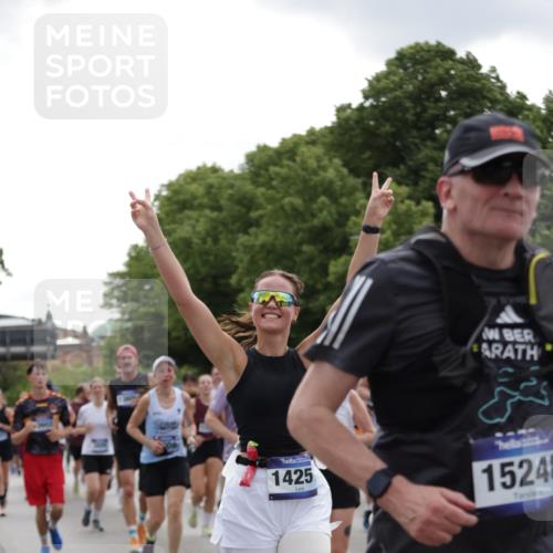 29.06.2025 - hella hamburg halbmarathon Jannik Wohlers http://msf.ph/oto/8287287 29.06.2025 10:35:44 Lombardsbrücke 1008, 1010, 1036, 1183, 1775, 1780, 1835, 2520, 2870, 3401, 3699, 3741, 3877, 4245, 4326, 4798, 4937, 5246, 5666, 6092, 6093, 6184, 6417, 6896, 7086, 7111, 7140, 7275, 7575, 7576, 8356, 8581, 8947, 9978, 10146, 10577, 11010, 11187, 11198, 11979, 12342, 12343, 12660, 12661, 13422, 13492, 13600, 13602, 13679, 14134, 14189, 14249, 14251, 14955, 15075, 15078, 15248, 15370, 15587, 15612, 15617, 15618, 15676, 15677, 15827, 15830, 15876, 16570, 16571, 17635 meine-sportfotos.de
