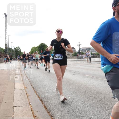 29.06.2025 - hella hamburg halbmarathon Lena Gebhardt http://msf.ph/oto/8287317 29.06.2025 10:20:58 Lombardsbrücke 4615, 12844, 3247, 141, 11, 1011, 1028, 1266, 1471, 1658, 2053, 2101, 2325, 2383, 2834, 2923, 2945, 2956, 2986, 3161, 3247, 3453, 3733, 3781, 3813, 4082, 4166, 4288, 4350, 4422, 4754, 4869, 5041, 5061, 5181, 5625, 5767, 6275, 6308, 6608, 7228, 7608, 8113, 8724, 8726, 8940, 9005, 9011, 9108, 9236, 9501, 9981, 10050, 10350, 10585, 10602, 11100, 11145, 11698, 11995, 12175, 12694, 12844, 13057, 13508 meine-sportfotos.de