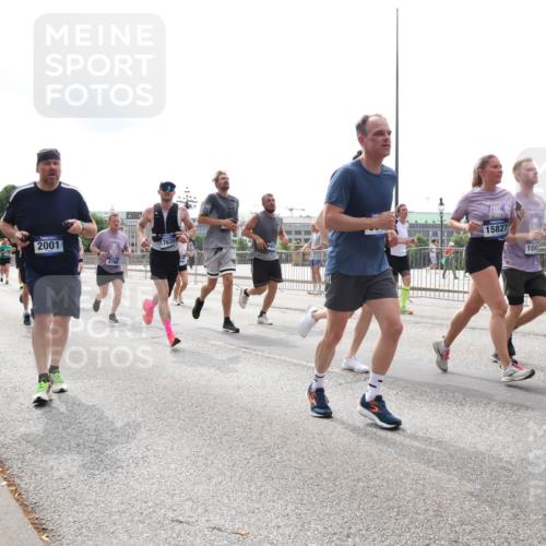 29.06.2025 - hella hamburg halbmarathon Lena Gebhardt http://msf.ph/oto/8287440 29.06.2025 10:36:02 Lombardsbrücke 2811, 2001, 4798, 15827, 111, 1008, 1010, 1036, 1102, 1108, 1183, 1336, 1730, 1775, 1780, 1835, 2352, 2425, 2520, 2787, 2811, 2827, 2870, 3243, 3401, 3404, 3598, 3699, 3741, 3877, 3990, 4245, 4326, 4413, 4798, 4902, 4937, 5147, 5246, 5666, 5809, 6021, 6092, 6093, 6184, 6417, 6845, 6867, 6896, 7086, 7111, 7140, 7275, 7304, 7382, 7575, 7576, 8333, 8356, 8581, 8947, 9342, 9432, 9803, 9806, 9819, 10652, 12026, 12408 meine-sportfotos.de