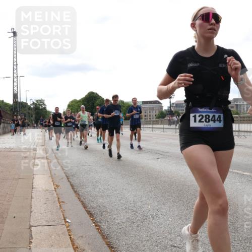 29.06.2025 - hella hamburg halbmarathon Lena Gebhardt http://msf.ph/oto/8287450 29.06.2025 10:20:59 Lombardsbrücke 2945, 4615, 15113, 12844, 19125, 1011, 1028, 1266, 1471, 1658, 2053, 2101, 2325, 2383, 2834, 2923, 2945, 2956, 2986, 3161, 3247, 3453, 3733, 3781, 3813, 4082, 4288, 4350, 4422, 4754, 4869, 5041, 5061, 5181, 5625, 5767, 6275, 6308, 6608, 7228, 7608, 8113, 8724, 8726, 8844, 8940, 9005, 9011, 9108, 9236, 9501, 9981, 10050, 10350, 10585, 10602, 11100, 11145, 11698, 11995, 12175, 12694, 12844, 13057, 13508 meine-sportfotos.de