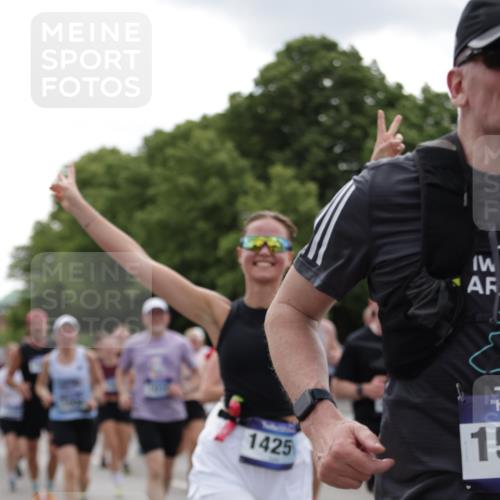 29.06.2025 - hella hamburg halbmarathon Jannik Wohlers http://msf.ph/oto/8287509 29.06.2025 10:35:44 Lombardsbrücke 1008, 1010, 1036, 1183, 1775, 1780, 1835, 2520, 2870, 3401, 3699, 3741, 3877, 4245, 4326, 4798, 4937, 5246, 5666, 6092, 6093, 6184, 6417, 6896, 7086, 7111, 7140, 7275, 7575, 7576, 8356, 8581, 8947, 9978, 10146, 10577, 11010, 11187, 11198, 11979, 12342, 12343, 12660, 12661, 13422, 13492, 13600, 13602, 13679, 14134, 14189, 14249, 14251, 14955, 15075, 15078, 15248, 15370, 15587, 15612, 15617, 15618, 15676, 15677, 15827, 15830, 15876, 16570, 16571, 17635 meine-sportfotos.de