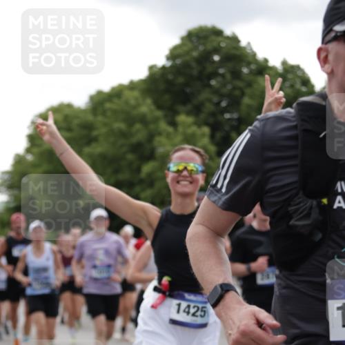 29.06.2025 - hella hamburg halbmarathon Jannik Wohlers http://msf.ph/oto/8287526 29.06.2025 10:35:44 Lombardsbrücke 1008, 1010, 1036, 1183, 1775, 1780, 1835, 2520, 2870, 3401, 3699, 3741, 3877, 4245, 4326, 4798, 4937, 5246, 5666, 6092, 6093, 6184, 6417, 6896, 7086, 7111, 7140, 7275, 7575, 7576, 8356, 8581, 8947, 9978, 10146, 10577, 11010, 11187, 11198, 11979, 12342, 12343, 12660, 12661, 13422, 13492, 13600, 13602, 13679, 14134, 14189, 14249, 14251, 14955, 15075, 15078, 15248, 15370, 15587, 15612, 15617, 15618, 15676, 15677, 15827, 15830, 15876, 16570, 16571, 17635 meine-sportfotos.de