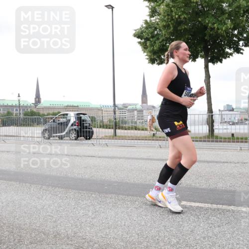 29.06.2025 - hella hamburg halbmarathon Lena Gebhardt http://msf.ph/oto/8287535 29.06.2025 10:55:31 Lombardsbrücke 548, 1013, 1616, 1873, 1917, 2090, 2452, 3101, 3115, 3157, 3244, 3274, 3577, 4039, 4628, 4896, 5040, 5220, 5222, 5483, 5487, 5575, 6257, 6395, 6396, 6944, 7219, 7238, 7548, 7680, 7766, 7969, 8403, 8519, 8527, 8532, 8626, 8648, 9548, 9614, 9618, 9857, 9858, 9956, 10094, 10436, 10438, 10458, 10559, 10593, 10885, 11109, 11737, 11788, 11903, 11908, 11962, 11963, 12147, 12148, 12695, 12902, 13098, 13230, 13548, 14515, 14727, 15152, 15160, 16385 meine-sportfotos.de