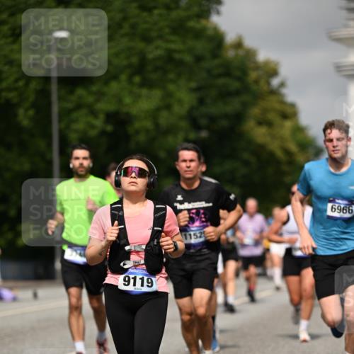 29.06.2025 - hella hamburg halbmarathon Dr. Thomas Lammeyer http://msf.ph/oto/8287548 29.06.2025 10:16:02 Kennedybrücke 1062, 1249, 1790, 1850, 3182, 3248, 3262, 3746, 3837, 4499, 5176, 6871, 6966, 7370, 7474, 8206, 8207, 9119, 9253, 9254, 9405 meine-sportfotos.de