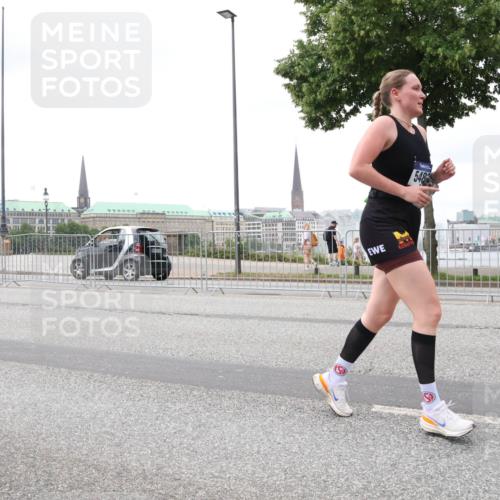 29.06.2025 - hella hamburg halbmarathon Lena Gebhardt http://msf.ph/oto/8287572 29.06.2025 10:55:31 Lombardsbrücke 19199, 548, 1013, 1616, 1873, 1917, 2090, 2452, 3101, 3115, 3157, 3244, 3274, 3577, 4039, 4628, 4896, 5040, 5220, 5222, 5483, 5487, 5575, 6257, 6395, 6396, 6944, 7219, 7238, 7548, 7680, 7766, 7969, 8403, 8519, 8527, 8532, 8626, 8648, 9548, 9614, 9618, 9857, 9858, 9956, 10094, 10436, 10438, 10458, 10559, 10593, 10885, 11109, 11737, 11788, 11903, 11908, 11962, 11963, 12147, 12148, 12695, 12902, 13098, 13230, 13548, 14515, 14727, 15152, 15160, 16385 meine-sportfotos.de