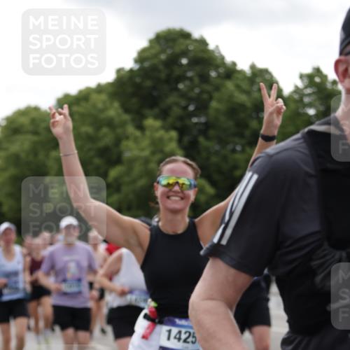 29.06.2025 - hella hamburg halbmarathon Jannik Wohlers http://msf.ph/oto/8287596 29.06.2025 10:35:44 Lombardsbrücke 1008, 1010, 1036, 1183, 1775, 1780, 1835, 2520, 2870, 3401, 3699, 3741, 3877, 4245, 4326, 4798, 4937, 5246, 5666, 6092, 6093, 6184, 6417, 6896, 7086, 7111, 7140, 7275, 7575, 7576, 8356, 8581, 8947, 9978, 10146, 10577, 11010, 11187, 11198, 11979, 12342, 12343, 12660, 12661, 13422, 13492, 13600, 13602, 13679, 14134, 14189, 14249, 14251, 14955, 15075, 15078, 15248, 15370, 15587, 15612, 15617, 15618, 15676, 15677, 15827, 15830, 15876, 16570, 16571, 17635 meine-sportfotos.de