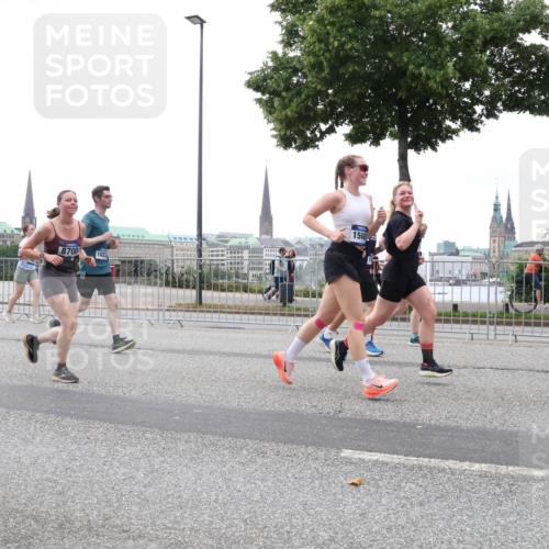 29.06.2025 - hella hamburg halbmarathon Lena Gebhardt http://msf.ph/oto/8287624 29.06.2025 10:46:37 Lombardsbrücke 1363, 1371, 1375, 1429, 1465, 1532, 1608, 1720, 1837, 1999, 2162, 2320, 2500, 2697, 3277, 3406, 3407, 3410, 3469, 3734, 3823, 4119, 4202, 4296, 4342, 4355, 4448, 4604, 5697, 5700, 5854, 6068, 6124, 6161, 6740, 7303, 7364, 7368, 7374, 7412, 7767, 7827, 7960, 7983, 8047, 8477, 8551, 8553, 8700, 9129, 9337, 9445, 9691, 10153, 10230, 11361, 11910, 12298, 12333, 12507, 12522, 13969, 14261, 15852, 16882, 16987 meine-sportfotos.de