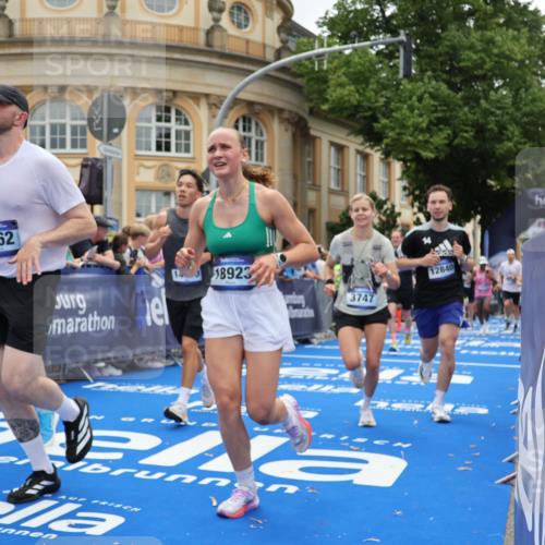 29.06.2025 - hella hamburg halbmarathon Strokosch-Dieckow http://msf.ph/oto/8287626 29.06.2025 10:48:28 Ziel 1163, 1176, 1537, 2213, 3747, 5129, 5362, 5421, 5528, 6081, 6923, 8216, 9262, 10000, 10860, 11451, 11579, 12149, 12549, 12690, 12840, 13962, 14033, 14990, 15573, 15808, 15917, 17395, 17745, 17855, 18251, 18790, 18815, 18923 meine-sportfotos.de