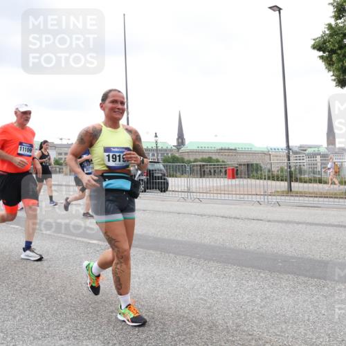 29.06.2025 - hella hamburg halbmarathon Lena Gebhardt http://msf.ph/oto/8287637 29.06.2025 10:55:31 Lombardsbrücke 7680, 11109, 3571, 1919, 1013, 1616, 1873, 1917, 2090, 2452, 3101, 3115, 3157, 3244, 3274, 3577, 4039, 4628, 4896, 5040, 5220, 5222, 5483, 5487, 5575, 6257, 6395, 6396, 6944, 7219, 7238, 7548, 7680, 7766, 7969, 8403, 8519, 8527, 8532, 8626, 8648, 9548, 9614, 9618, 9857, 9858, 9956, 10094, 10436, 10438, 10458, 10559, 10593, 10885, 11109, 11737, 11788, 11903, 11908, 11962, 11963, 12147, 12148, 12695, 12902, 13098, 13230, 13548, 14515, 14727, 15152, 15160, 16385 meine-sportfotos.de