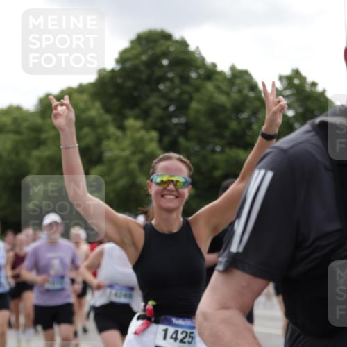 29.06.2025 - hella hamburg halbmarathon Jannik Wohlers http://msf.ph/oto/8287640 29.06.2025 10:35:44 Lombardsbrücke 1008, 1010, 1036, 1183, 1775, 1780, 1835, 2520, 2870, 3401, 3699, 3741, 3877, 4245, 4326, 4798, 4937, 5246, 5666, 6092, 6093, 6184, 6417, 6896, 7086, 7111, 7140, 7275, 7575, 7576, 8356, 8581, 8947, 9978, 10146, 10577, 11010, 11187, 11198, 11979, 12342, 12343, 12660, 12661, 13422, 13492, 13600, 13602, 13679, 14134, 14189, 14249, 14251, 14955, 15075, 15078, 15248, 15370, 15587, 15612, 15617, 15618, 15676, 15677, 15827, 15830, 15876, 16570, 16571, 17635 meine-sportfotos.de