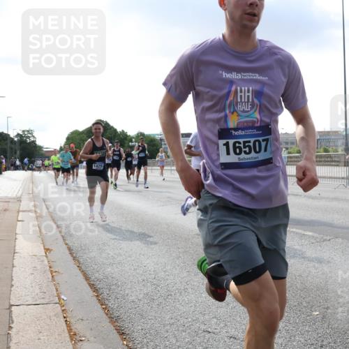 29.06.2025 - hella hamburg halbmarathon Lena Gebhardt http://msf.ph/oto/8287657 29.06.2025 09:46:06 Lombardsbrücke 14293, 16507, 1080, 1686, 1707, 1894, 2460, 2525, 3809, 3843, 3955, 4463, 4679, 4812, 5042, 5187, 5550, 6169, 6495, 6878, 7055, 7186, 7845, 7880, 7901, 7965, 8062, 8190, 8864, 8956, 9345, 10270, 10453, 10484, 10876, 11120, 11199, 11282, 11833, 12189, 12232, 12308, 12681, 13066, 13167, 13252, 13343, 13617, 13618, 13686, 13754, 14167, 14276, 14293, 15115, 15391, 15689, 16507, 16580, 16931, 17213, 17768 meine-sportfotos.de