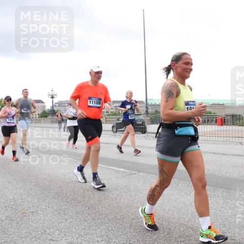 29.06.2025 - hella hamburg halbmarathon Lena Gebhardt http://msf.ph/oto/8287688 29.06.2025 10:55:31 Lombardsbrücke 1917, 7680, 11109, 3577, 10, 1013, 1616, 1873, 1917, 2090, 2452, 3101, 3115, 3157, 3244, 3274, 3577, 4039, 4628, 4896, 5040, 5220, 5222, 5483, 5487, 5575, 6257, 6395, 6396, 6944, 7219, 7238, 7548, 7680, 7766, 7969, 8403, 8519, 8527, 8532, 8626, 8648, 9548, 9614, 9618, 9857, 9858, 9956, 10094, 10436, 10438, 10458, 10559, 10593, 10885, 11109, 11737, 11788, 11903, 11908, 11962, 11963, 12147, 12148, 12695, 12902, 13098, 13230, 13548, 14515, 14727, 15152, 15160, 16385 meine-sportfotos.de