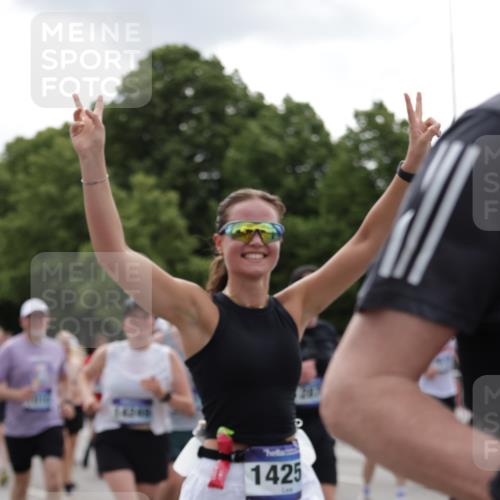 29.06.2025 - hella hamburg halbmarathon Jannik Wohlers http://msf.ph/oto/8287697 29.06.2025 10:35:45 Lombardsbrücke 1008, 1010, 1036, 1183, 1775, 1780, 1835, 2520, 2870, 3401, 3404, 3699, 3741, 3877, 4245, 4326, 4798, 4937, 5246, 5666, 5809, 6092, 6093, 6184, 6417, 6896, 7086, 7111, 7140, 7275, 7575, 7576, 8356, 8581, 8947, 9978, 10146, 10577, 11010, 11187, 11198, 12342, 12343, 12660, 12661, 13227, 13422, 13492, 13600, 13602, 13679, 14134, 14189, 14249, 14251, 14955, 15075, 15078, 15248, 15370, 15587, 15612, 15617, 15618, 15676, 15677, 15876, 16570, 16571, 17635 meine-sportfotos.de