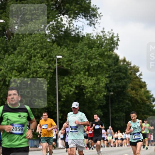 29.06.2025 - hella hamburg halbmarathon Dr. Thomas Lammeyer http://msf.ph/oto/8287725 29.06.2025 10:37:09 Kennedybrücke 1078, 1199, 1237, 1373, 1647, 1732, 1879, 2059, 2384, 2838, 2959, 3221, 3391, 3422, 3560, 3653, 3660, 3708, 4030, 4096, 4446, 4555, 5110, 5156, 5581, 6861, 7135, 7749, 7750, 8170, 8175, 8595, 8839, 8993, 9034, 9289, 9471, 9768, 9780, 9812, 10002, 10770 meine-sportfotos.de
