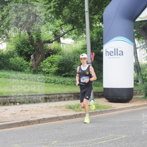 29.06.2025 - hella hamburg halbmarathon KatJ http://msf.ph/oto/8287731 29.06.2025 10:12:04 Zwischen KM18-KM19  meine-sportfotos.de