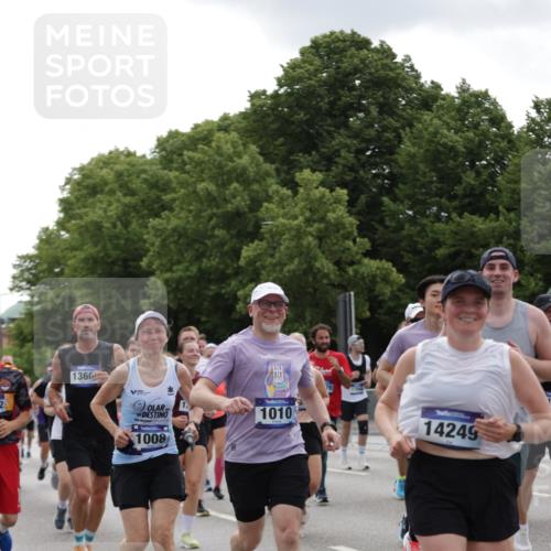 29.06.2025 - hella hamburg halbmarathon Jannik Wohlers http://msf.ph/oto/8287738 29.06.2025 10:35:45 Lombardsbrücke 1008, 1010, 1036, 1183, 1775, 1780, 1835, 2520, 2870, 3401, 3404, 3699, 3741, 3877, 4245, 4326, 4798, 4937, 5246, 5666, 5809, 6092, 6093, 6184, 6417, 6896, 7086, 7111, 7140, 7275, 7575, 7576, 8356, 8581, 8947, 9978, 10146, 10577, 11010, 11187, 11198, 12342, 12343, 12660, 12661, 13227, 13422, 13492, 13600, 13602, 13679, 14134, 14189, 14249, 14251, 14955, 15075, 15078, 15248, 15370, 15587, 15612, 15617, 15618, 15676, 15677, 15876, 16570, 16571, 17635 meine-sportfotos.de