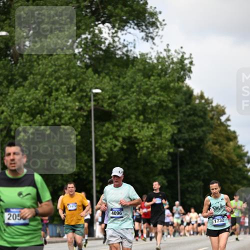 29.06.2025 - hella hamburg halbmarathon Dr. Thomas Lammeyer http://msf.ph/oto/8287742 29.06.2025 10:37:09 Kennedybrücke 1078, 1199, 1237, 1373, 1647, 1732, 1879, 2059, 2384, 2838, 2959, 3221, 3391, 3422, 3560, 3653, 3660, 3708, 4030, 4096, 4446, 4555, 5110, 5156, 5581, 6861, 7135, 7749, 7750, 8170, 8175, 8595, 8839, 8993, 9034, 9289, 9471, 9768, 9780, 9812, 10002, 10770 meine-sportfotos.de