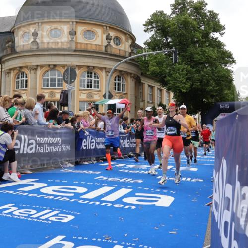 29.06.2025 - hella hamburg halbmarathon Strokosch-Dieckow http://msf.ph/oto/8287753 29.06.2025 10:48:31 Ziel 1163, 1176, 2213, 3747, 4553, 5362, 5421, 6081, 9262, 9538, 10000, 10859, 10860, 11451, 11579, 12149, 12549, 12690, 12840, 13962, 14033, 14990, 15573, 15808, 15917, 17395, 17855, 18251, 18790, 18815, 18923 meine-sportfotos.de