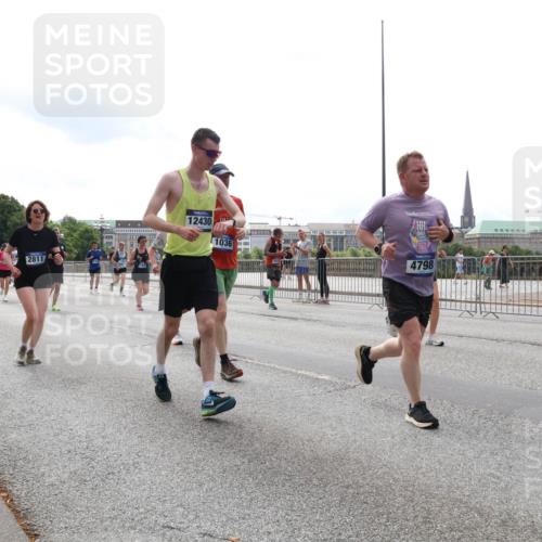 29.06.2025 - hella hamburg halbmarathon Lena Gebhardt http://msf.ph/oto/8287770 29.06.2025 10:36:04 Lombardsbrücke 2811, 12430, 1036, 4798, 1008, 1010, 1036, 1102, 1108, 1183, 1336, 1730, 1775, 1780, 1835, 2352, 2425, 2520, 2811, 2827, 2870, 3243, 3401, 3404, 3598, 3699, 3741, 3877, 3990, 4245, 4326, 4413, 4798, 4902, 4937, 5147, 5246, 5573, 5666, 5809, 6021, 6092, 6093, 6184, 6417, 6845, 6867, 6896, 7086, 7111, 7140, 7275, 7304, 7382, 7575, 7576, 8333, 8356, 8498, 8581, 8947, 9229, 9432, 9803, 9806, 9819, 10652, 12026, 12408 meine-sportfotos.de