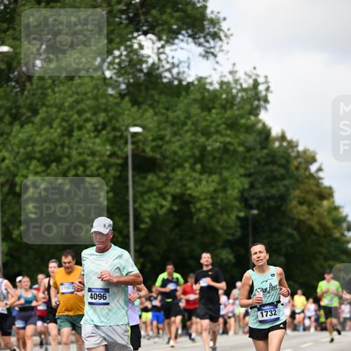 29.06.2025 - hella hamburg halbmarathon Dr. Thomas Lammeyer http://msf.ph/oto/8287792 29.06.2025 10:37:11 Kennedybrücke 1078, 1199, 1373, 1647, 1732, 1879, 2059, 2384, 2838, 2959, 3221, 3391, 3422, 3560, 3653, 3660, 3708, 4030, 4096, 4446, 4555, 5110, 5156, 5581, 6861, 7135, 7750, 8170, 8175, 8595, 8839, 8993, 9034, 9289, 9471, 9768, 9780, 9812, 10002, 10770 meine-sportfotos.de
