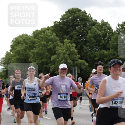 29.06.2025 - hella hamburg halbmarathon Jannik Wohlers http://msf.ph/oto/8287814 29.06.2025 10:35:46 Lombardsbrücke 1008, 1010, 1036, 1102, 1183, 1775, 1780, 1835, 2520, 2870, 3401, 3404, 3699, 3741, 3877, 4245, 4326, 4937, 5246, 5666, 5809, 6092, 6093, 6184, 6417, 6896, 7086, 7111, 7140, 7275, 7575, 7576, 8356, 8581, 9978, 10146, 10341, 10577, 11010, 11187, 12342, 12343, 12660, 12661, 13227, 13422, 13492, 13600, 13602, 13679, 14134, 14189, 14249, 14251, 14955, 15075, 15078, 15248, 15370, 15587, 15612, 15617, 15618, 15676, 15677, 15876, 16570, 16571, 17635 meine-sportfotos.de