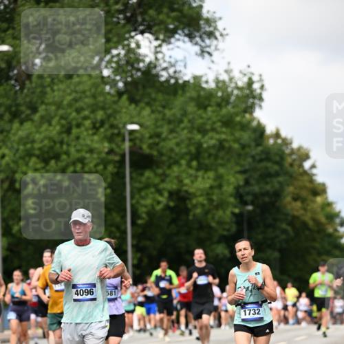 29.06.2025 - hella hamburg halbmarathon Dr. Thomas Lammeyer http://msf.ph/oto/8287825 29.06.2025 10:37:11 Kennedybrücke 1078, 1199, 1373, 1647, 1732, 1879, 2059, 2384, 2838, 2959, 3221, 3391, 3422, 3560, 3653, 3660, 3708, 4030, 4096, 4446, 4555, 5110, 5156, 5581, 6861, 7135, 7750, 8170, 8175, 8595, 8839, 8993, 9034, 9289, 9471, 9768, 9780, 9812, 10002, 10770 meine-sportfotos.de
