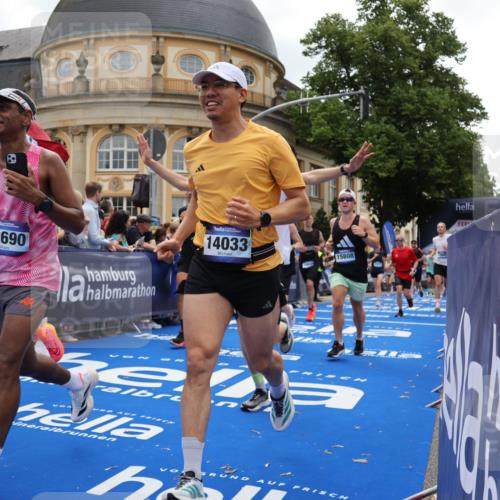 29.06.2025 - hella hamburg halbmarathon Strokosch-Dieckow http://msf.ph/oto/8287847 29.06.2025 10:48:32 Ziel 1163, 1176, 2213, 4553, 5421, 9262, 9538, 10000, 10859, 10860, 11451, 11579, 12149, 12690, 12840, 13962, 14033, 14511, 14990, 15573, 15808, 15917, 17395, 17855, 18251, 18790, 18815, 18923 meine-sportfotos.de
