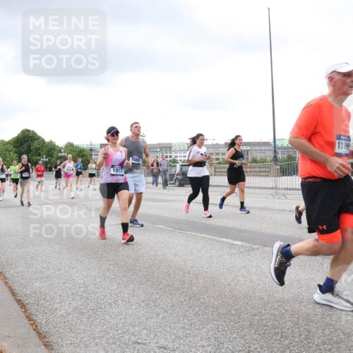 29.06.2025 - hella hamburg halbmarathon Lena Gebhardt http://msf.ph/oto/8287850 29.06.2025 10:55:32 Lombardsbrücke 8626, 1917, 7680, 11109, 1013, 1616, 1873, 1917, 2090, 2452, 3101, 3115, 3157, 3244, 3274, 3577, 4039, 4470, 4628, 4896, 5040, 5220, 5222, 5483, 5487, 5575, 6257, 6395, 6396, 6944, 7219, 7238, 7548, 7680, 7766, 7969, 8403, 8519, 8527, 8532, 8626, 8648, 9548, 9614, 9618, 9857, 9858, 9861, 9865, 9956, 10094, 10436, 10438, 10458, 10559, 10593, 10885, 11109, 11737, 11903, 11962, 11963, 12147, 12148, 12695, 12902, 13098, 13230, 13548, 14515, 14727, 15152, 15160, 16385 meine-sportfotos.de