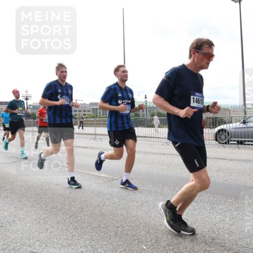 29.06.2025 - hella hamburg halbmarathon Lena Gebhardt http://msf.ph/oto/8287875 29.06.2025 10:21:01 Lombardsbrücke 10585, 8724, 913, 13, 14615, 1028, 1266, 1658, 2053, 2101, 2325, 2383, 2834, 2923, 2945, 2956, 2986, 3161, 3247, 3453, 3781, 3813, 4082, 4288, 4350, 4422, 4754, 4869, 5041, 5061, 5625, 5767, 6275, 6308, 6608, 7228, 7608, 8113, 8724, 8726, 8844, 8940, 9005, 9011, 9108, 9236, 9501, 9981, 10050, 10350, 10585, 10602, 11100, 11145, 11698, 11995, 12175, 12694, 12844, 13057, 13508 meine-sportfotos.de