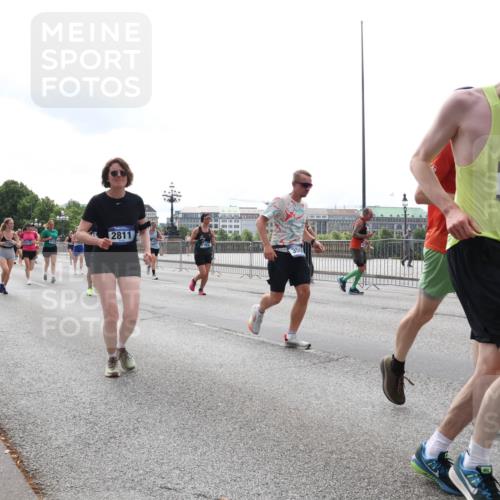 29.06.2025 - hella hamburg halbmarathon Lena Gebhardt http://msf.ph/oto/8287893 29.06.2025 10:36:06 Lombardsbrücke 2811, 183, 359, 12430, 1008, 1010, 1036, 1102, 1108, 1183, 1336, 1730, 1775, 1780, 1835, 2352, 2425, 2520, 2811, 2827, 2870, 3243, 3401, 3404, 3598, 3699, 3741, 3877, 3990, 4245, 4326, 4413, 4442, 4798, 4902, 4937, 5246, 5427, 5540, 5573, 5666, 5809, 5919, 6021, 6092, 6093, 6184, 6417, 6845, 6896, 7086, 7111, 7140, 7275, 7304, 7575, 7576, 8333, 8356, 8498, 8581, 8947, 9229, 9432, 9803, 9806, 9819, 10652, 12408 meine-sportfotos.de