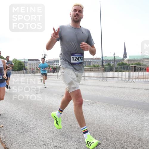 29.06.2025 - hella hamburg halbmarathon Lena Gebhardt http://msf.ph/oto/8287906 29.06.2025 10:11:48 Lombardsbrücke 1328, 1531, 1866, 1992, 3363, 4227, 5379, 5605, 7571, 8115, 8807, 8810, 9191, 9428, 10042, 10372, 10409, 10428, 11321, 11507, 11525, 11537, 11581, 11755, 11917, 12286, 12473, 13171, 13177, 13203, 13542, 13939, 13958, 14008, 14196, 14384, 15137, 15797, 15945, 16976, 17080, 17638, 17774, 17787, 17866, 18261, 18278, 18382, 18395, 18655, 19172 meine-sportfotos.de