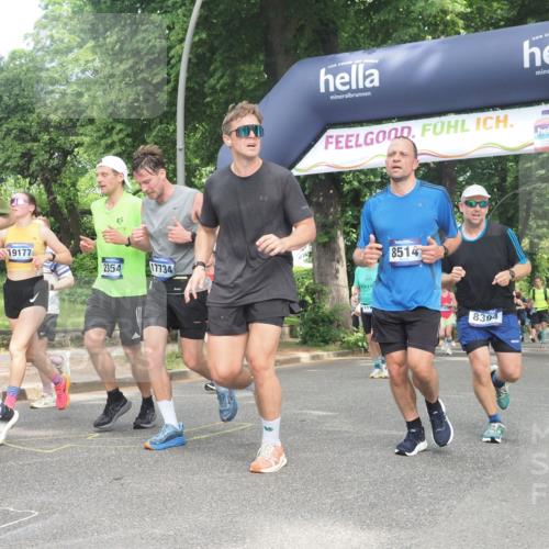 29.06.2025 - hella hamburg halbmarathon KatJ http://msf.ph/oto/8287915 29.06.2025 10:41:38 Zwischen KM18-KM19 1327, 1410, 2354, 3791, 3945, 4903, 5319, 6260, 7973, 8394, 8514 meine-sportfotos.de