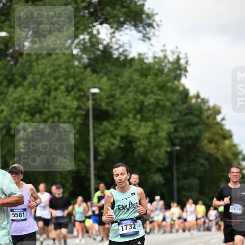 29.06.2025 - hella hamburg halbmarathon Dr. Thomas Lammeyer http://msf.ph/oto/8288022 29.06.2025 10:37:12 Kennedybrücke 1078, 1199, 1373, 1647, 1732, 1879, 2059, 2384, 2838, 2959, 3221, 3391, 3422, 3560, 3653, 3660, 3708, 4030, 4096, 4446, 4555, 5110, 5156, 5581, 6861, 7135, 7750, 8170, 8175, 8595, 8839, 8993, 9034, 9289, 9471, 9768, 9780, 9812, 10002, 10770 meine-sportfotos.de