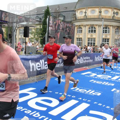 29.06.2025 - hella hamburg halbmarathon Michael Strokosch http://msf.ph/oto/8288041 29.06.2025 10:55:52 Ziel 1179, 2612, 3256, 3668, 4772, 5021, 6569, 7221, 7976, 12858, 13474, 14365, 16401, 16434, 16786, 18125, 18867, 19047 meine-sportfotos.de